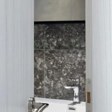 Aura V6 Outdated Apartment Thessaloniki