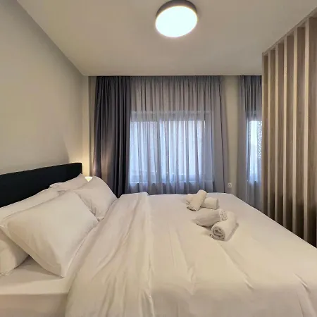 Aura V6 Outdated Apartment Thessaloniki