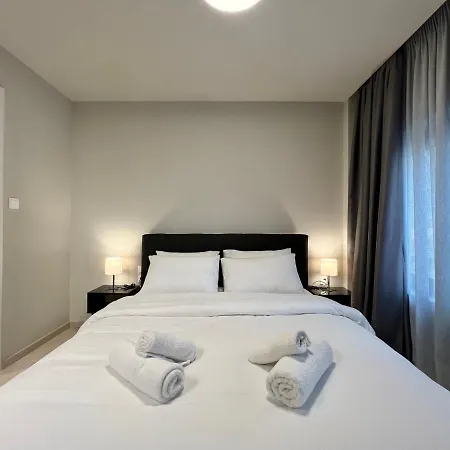 Aura V6 Outdated Apartment