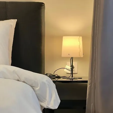 Apartment Aura V6 Outdated *